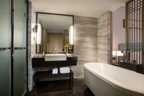 Ramada by Wyndham Zhenjiang City Center - Bathroom