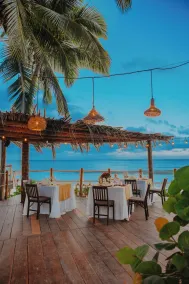 Petit Lafitte Beach Front Hotel & Bungalows - Restaurant