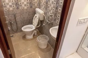 JR Service Apartment - Bathroom