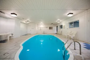 Ramada by Wyndham Effingham - Pool