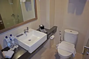 Anara Sky Kualanamu Hotel - Salle de bain