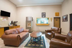 Super 8 by Wyndham Abilene KS - Lobby