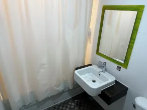 Young Soarlan Hotel - Tainan - Bathroom