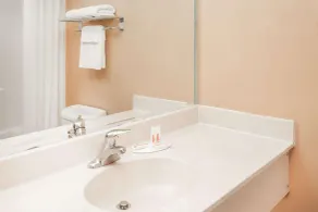Super 8 by Wyndham Shipshewana - Salle de bain