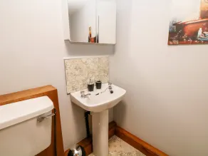 Haddon Cottage - Bathroom