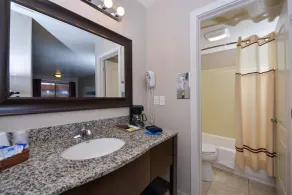 Red Ledges - Bathroom