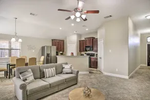 Private Yard & Grill: Greenville Vacation Rental - Innvendig
