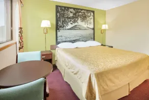 Super 8 by Wyndham Normal Bloomington - Chambre