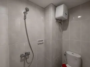 Nice And Comfy Studio At Serpong Garden Apartment - Salle de bain