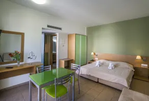 Athina Beach Hotel - Rum