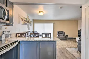 Near Lake Granby: Grand Lake Townhome w/ Views - Intérieur