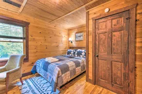 Rural Dallas Gem w/ Hot Tub, Sauna + Fire Pit! - Værelse