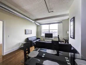 Pelicanstay near Holland Tunnel - Camera