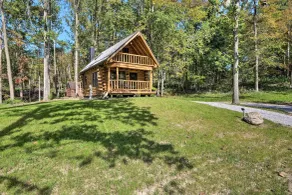 Peaceful 'Creekside North' Studio w/ Fire Pit - Interni