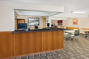 Super 8 by Wyndham Muscatine - Lobby