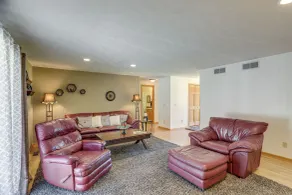 Work & Relax! Spacious Ontario Home w/ Pool - Intérieur
