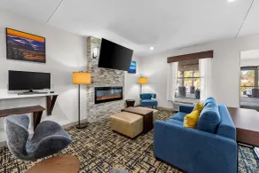 Clarion Pointe - Hall