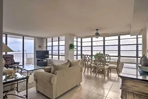 Beachfront Marco Island Resort Condo w/ Pool! - Interiør