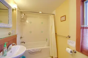 Chester Farmhouse on 100 Acres, 15 Min to Okemo! - Interiör