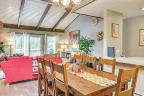 1 Mi to Diamond Peak Ski Resort: Forest-View Condo - Innenbereich
