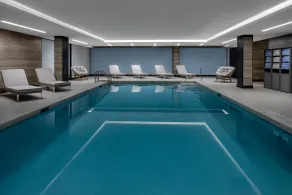 Four Points by Sheraton Flushing - Piscine