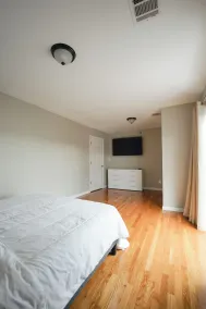 Newark Liberty Gem Brick House - Apt 3 - Værelse
