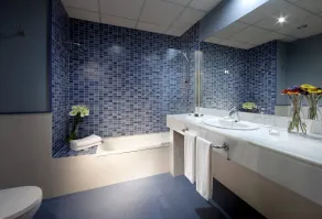 Exe Sevilla Palmera - Bathroom