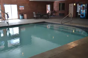 National 9 Inn Wellington - Piscine