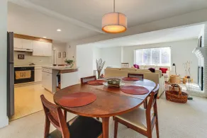 1 Mi to Maine Street! Mcm-style Home in Brunswick - Intérieur