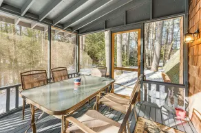 8 Mi to Cranmore Mtn Resort: A-frame w/ Fire Pit - Interiör