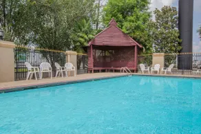 Days Inn by Wyndham Denham Springs-Baton Rouge East - Piscine
