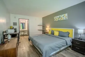 Blue Sky Inn- Complimentary Happy Hour Th-Sun, Veteran owned, Full Breakfast, Best green space, 1 mile from Blue Ridge, Fire Pit - Chambre