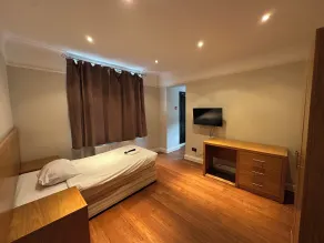 OYO Cavendish Annexe - Room
