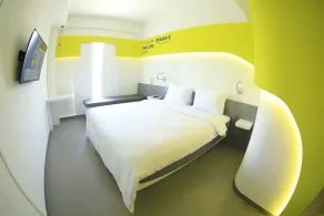Yello Hotel Jemursari - Værelse