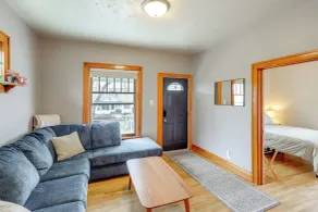Walk to Nightlife District! Omaha Benson Bungalow - Innenbereich