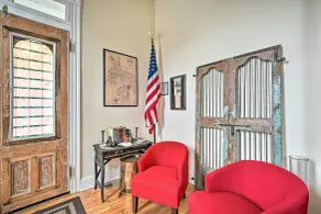 Historic 'Watson' Brick House w/ Private Deck! - Interiør