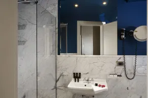 Aqua Palace - Bathroom