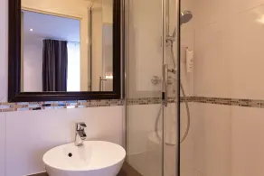 Hotel Apolonia Paris Montmartre; Sure Hotel Collection by Best Western - Salle de bain