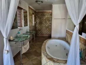 19th Hole Golf Villa Guesthouse - Bathroom