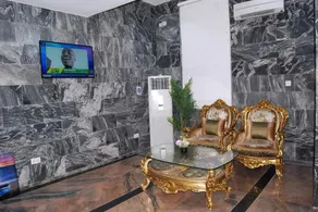 Exclusive Serene Hotel - Lobby sitting area