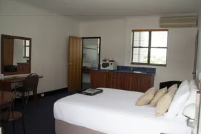 Gladstone Capricorn Apartments - Room