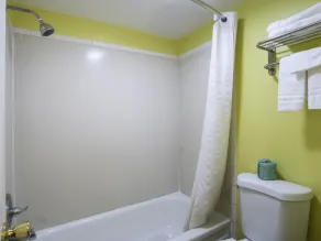 Nendels Inn & Suites Dodge City Airport - Salle de bain