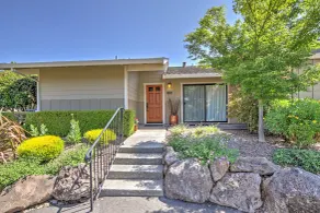 Peaceful Getaway on Silverado Golf Course w/ Patio - Interiör