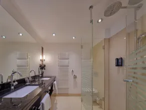 Steigenberger Graf Zeppelin - Bathroom