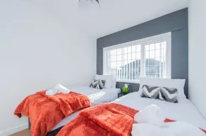 Premium 4 Bed Detached in Heswall - Habitación