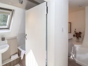 Woodbine Cottage - Bathroom