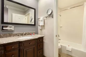 Days Inn by Wyndham Eureka CA - Bathroom