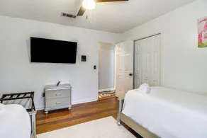 Beautiful Hinesville Retreat w Lanai & Pool - Interiör
