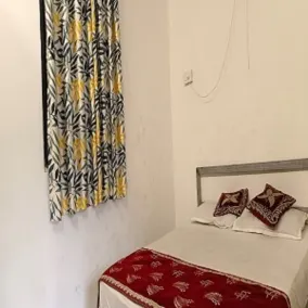 Hotel  Mumbai Garden Resort - Room