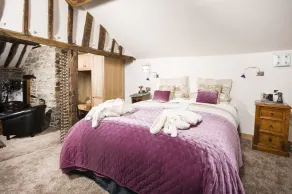 Self Catering Accommodation, Cornerstones, 16th Century Luxury House overlooking the River - Værelse